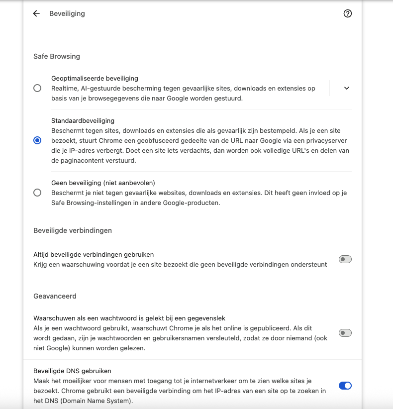 Chrome beveiligingsinstellingen met standaardbeveiliging geselecteerd en beveiligde DNS ingeschakeld