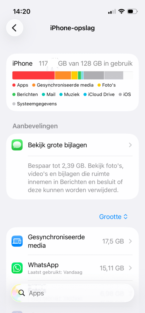 iPhone-opslag bijna vol: 117 van 128 GB in gebruik, met WhatsApp als grote verbruiker met 15,11 GB